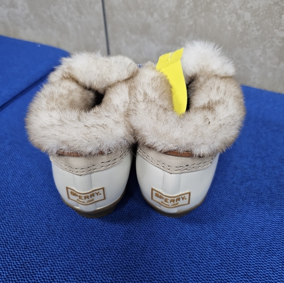 Sperry Women Saltwater Cozy Duck Faux Fur Trim Boots Size 6 Ivory NWOT - Picture 2 of 6
